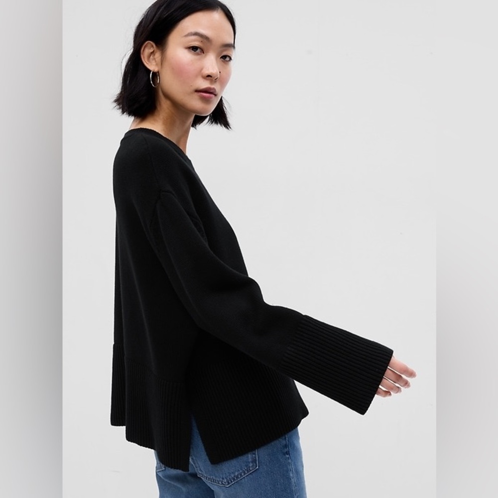 Gap 24/7 split hem sweater black